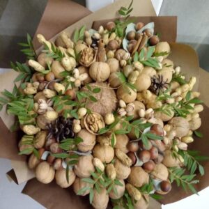 Букет из орехов и кокоса